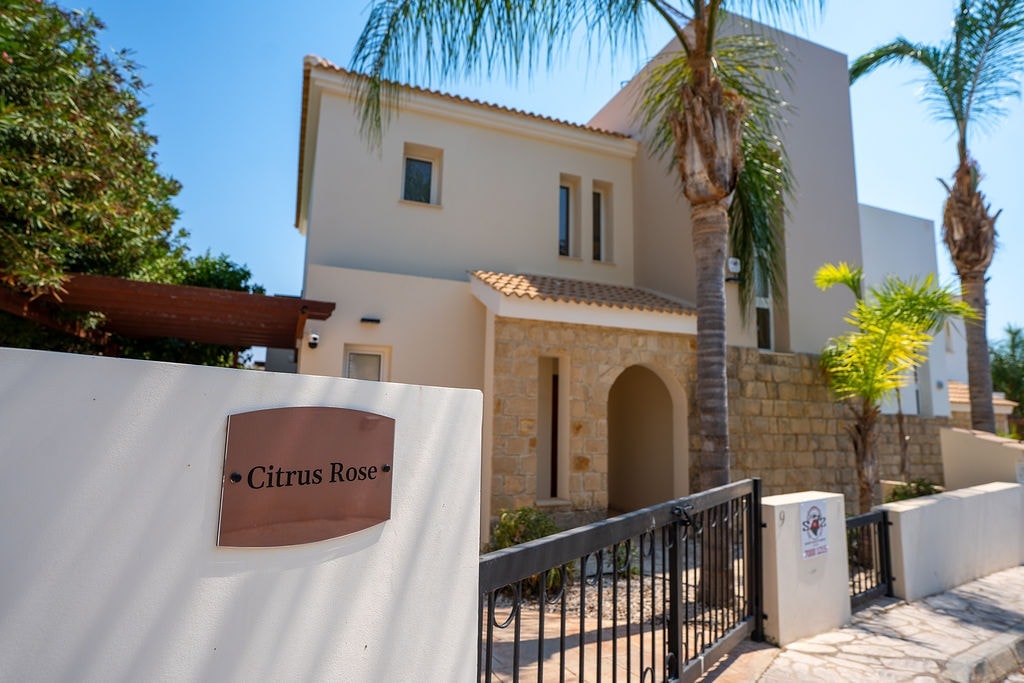 Villa Citrus Rose entrance with name plaque